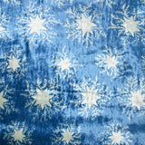 Velours de soie et viscose imprimé neige éternelle fond bleu