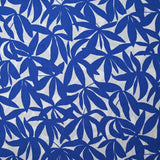 Viscose imprimée feuilles de bambou bleu fond blanc