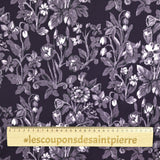 Popeline de coton imprimée fleurs troubles fond violet foncé