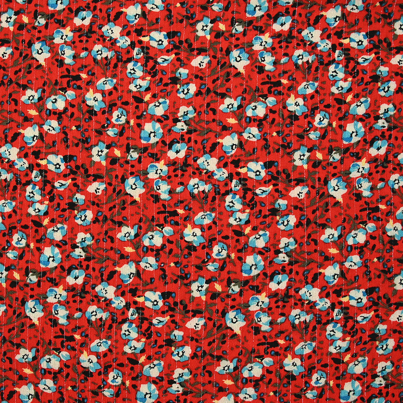 Crépon viscose lurex fleurs bleu et blanc fond rouge