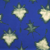 Crêpe satin polyester imprimé flash vert fond bleu marine