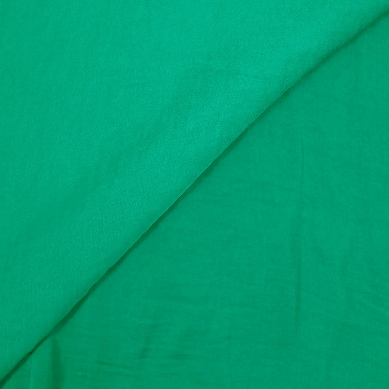 Crêpe satiné de polyester vert
