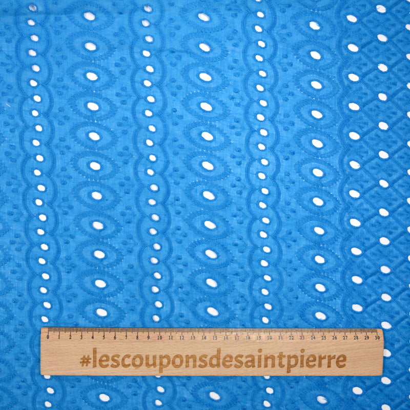 Broderie anglaise Angelina bleu azur