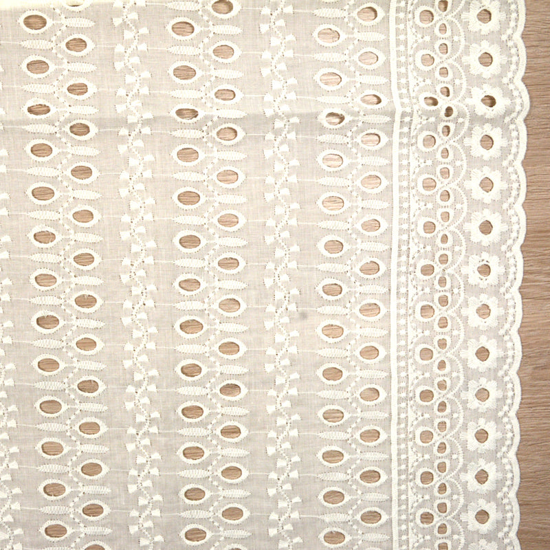 Broderie anglaise Naomie blanc cassé