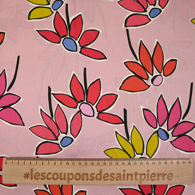 Coton satiné imprimé fleurs naïves orange fond rose