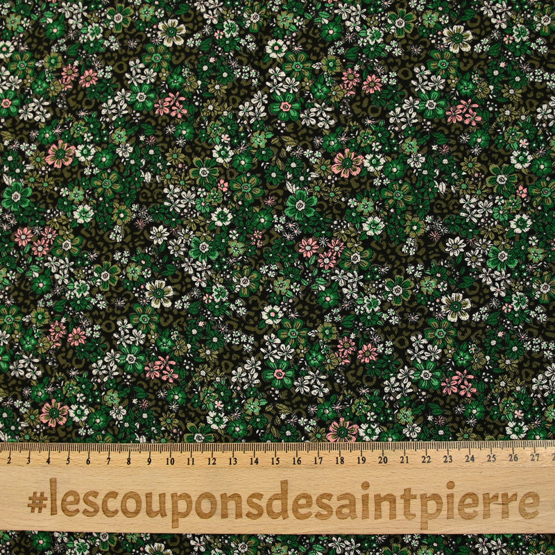 Twill de viscose imprimé rêverie vert et rose fond noir