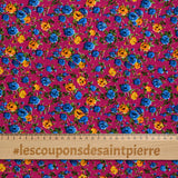 Crêpe de polyester imprimé fleurs bleu et jaune fond fuchsia