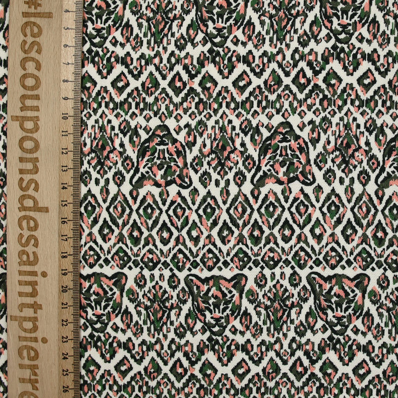 Twill de viscose imprimé tête de tigre vert et rose fond blanc cassé