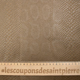 Velours polyester effet serpent fond marron