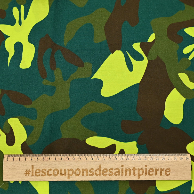 Satin de viscose imprimé camouflage canard et jaune fluo