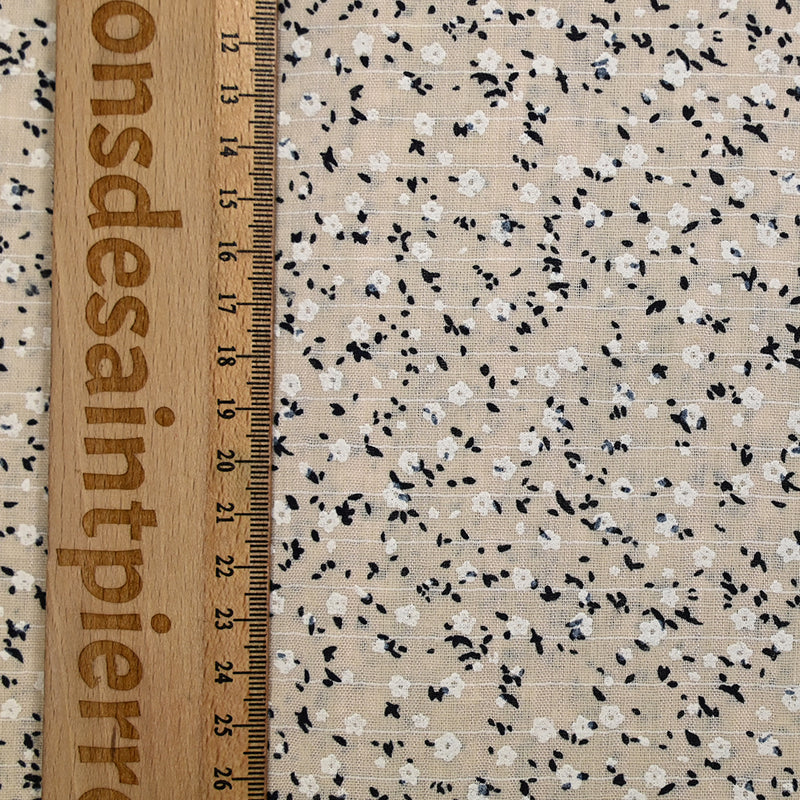 Voile de coton imprimé et floqué fleurettes fond beige clair