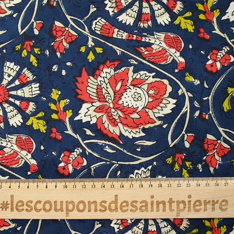 Coton indien imprimé Bengaluru rouge et écru fond bleu marine