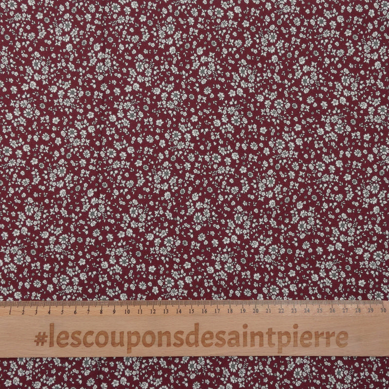 Crêpe viscose imprimé petites fleurs blanches fond bordeaux foncé