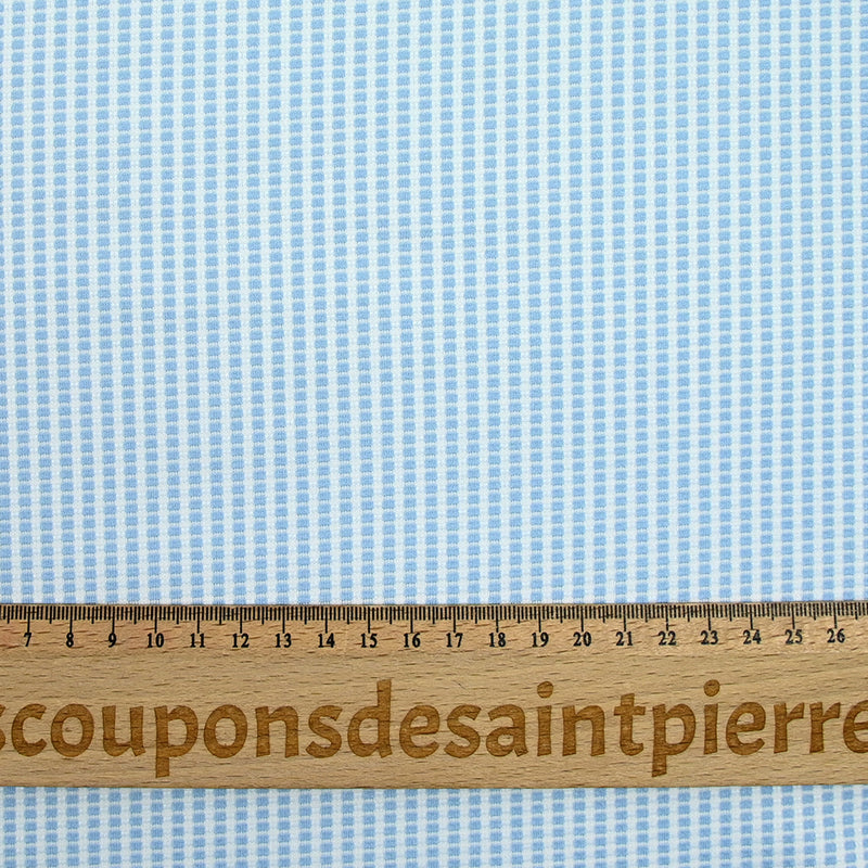 Maille jacquard petits rectangles bleu ciel fond blanc