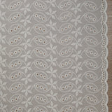 Broderie anglaise festonnée Aldabra fond blanc cassé