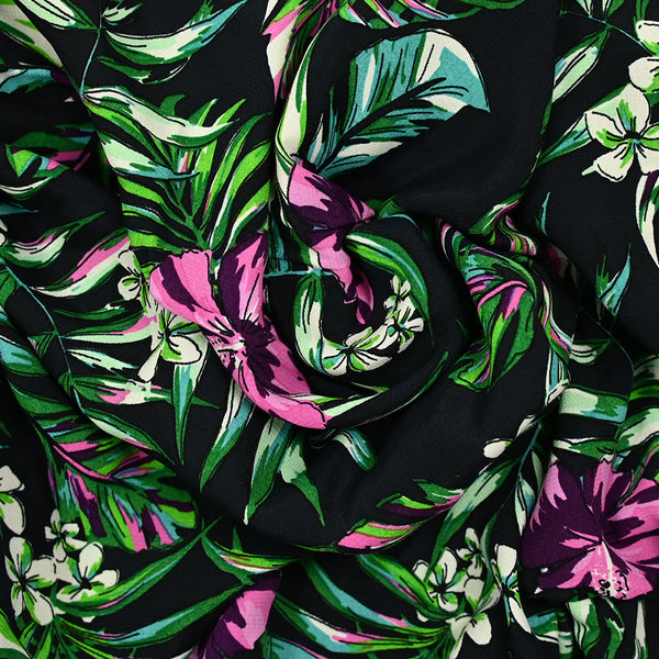 Viscose imprimée Amazonie vert et rose fond noir