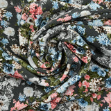 Crêpe de polyester imprimé promenade champêtre bleu et rose fond gris