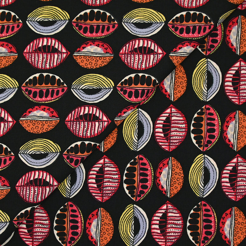 Polyester imprimé graines de bisous fond noir