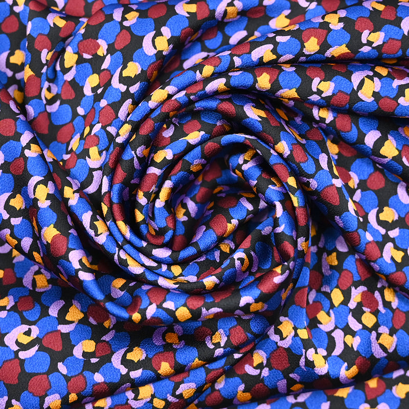 Crêpe satin polyester imprimé confettis bleu fond noir