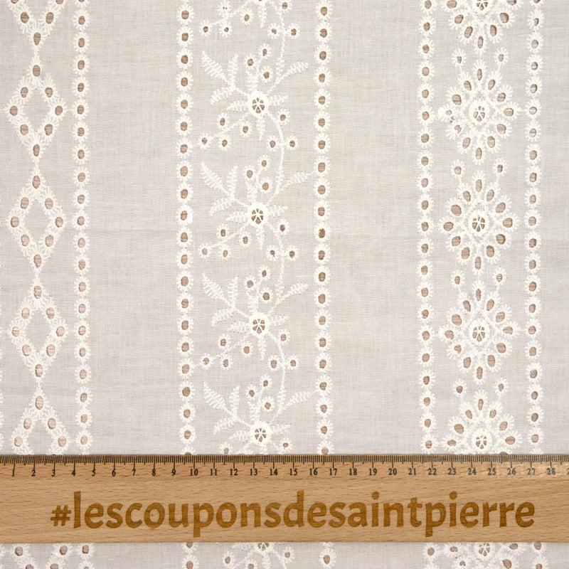 Broderie anglaise Inaya blanc cassé