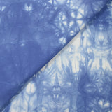 Sergé de coton élasthanne tie & dye bleu ciel