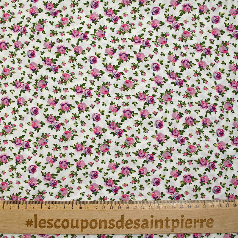 Viscose imprimée rosée printanière fond blanc