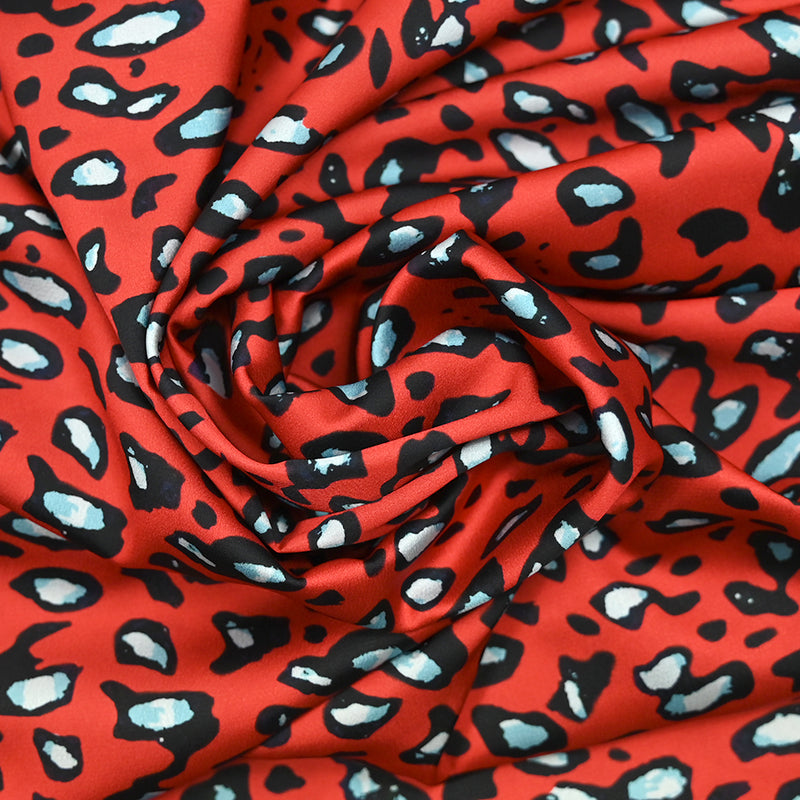 Crêpe satin polyester imprimé safari fond rouge