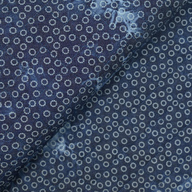 Chambray matelassé imprimé tie and dye cercle en pétales