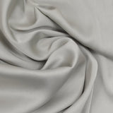 Crêpe satin polyester gris clair