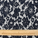 Dentelle florale bleu marine festonnée