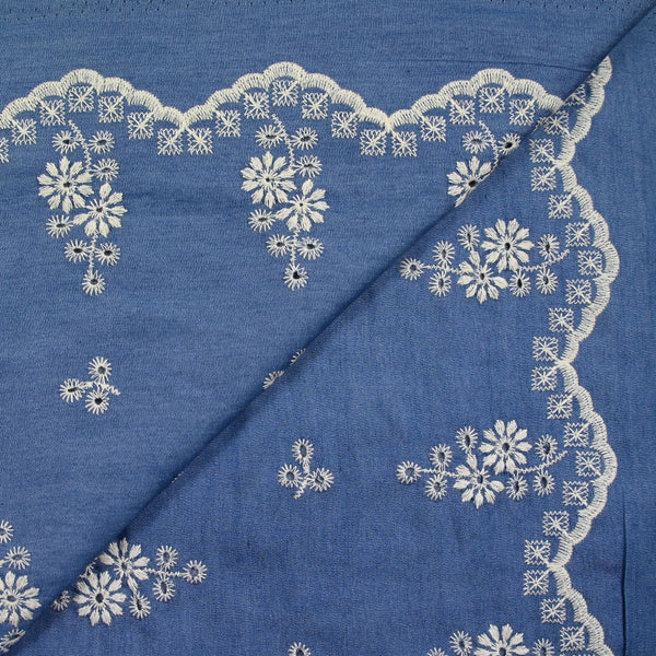 Chambray de viscose brodé Flora fond bleu