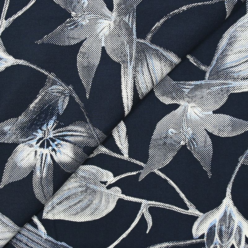 Twill de viscose imprimé pointillisme floral fond marine