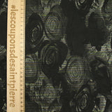 Toile tissée teinte fleurs noires et lignes multicolores brillantes