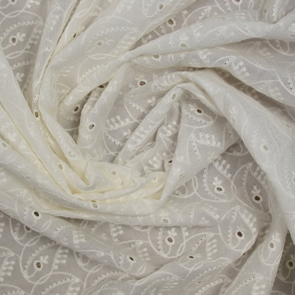 Broderie anglaise festonnée Palaos fond blanc cassé