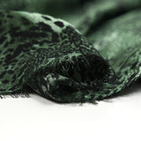 Crêpe satin polyester imprimé bengal fond vert