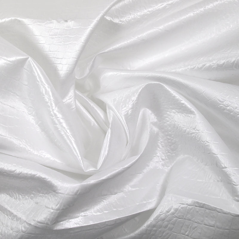 Satin polyester effet reptile blanc