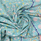 Viscose imprimée en lien avec fond bleu pâle