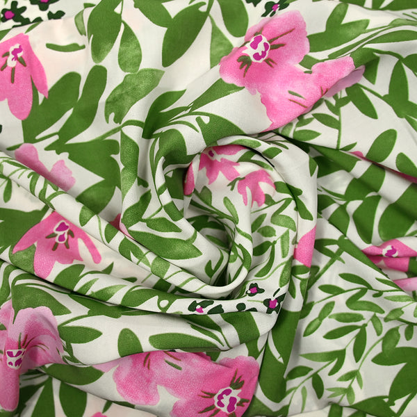 Viscose imprimée dans la nature vert et rose fond blanc cassé