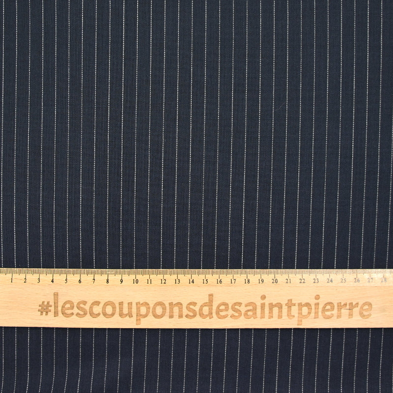 Tissu tailleur 100% laine rayé blanc fond marine