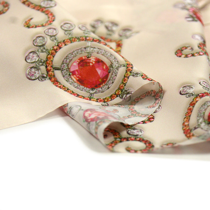 Satin imprimé polyester bijou fond ivoire