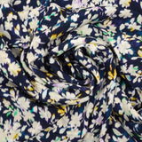 Crêpe viscose imprimé floral flou fond marine