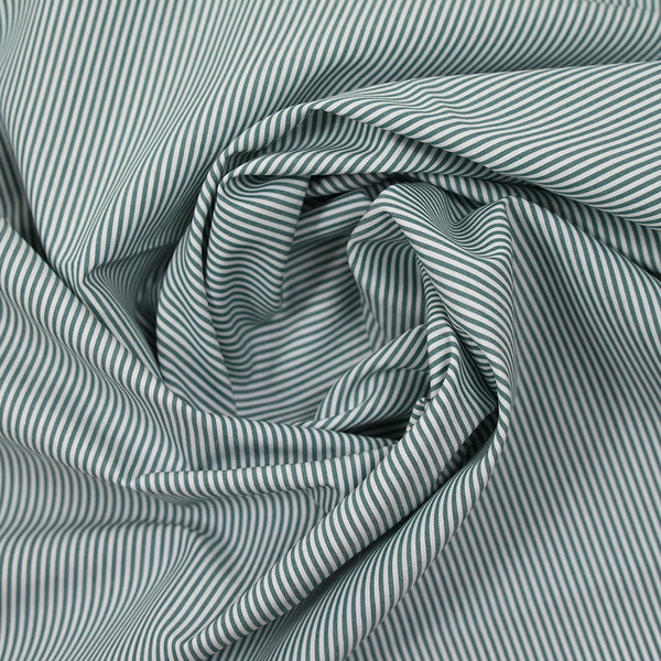 Coton tissé teint rayé vert bleuté fond blanc