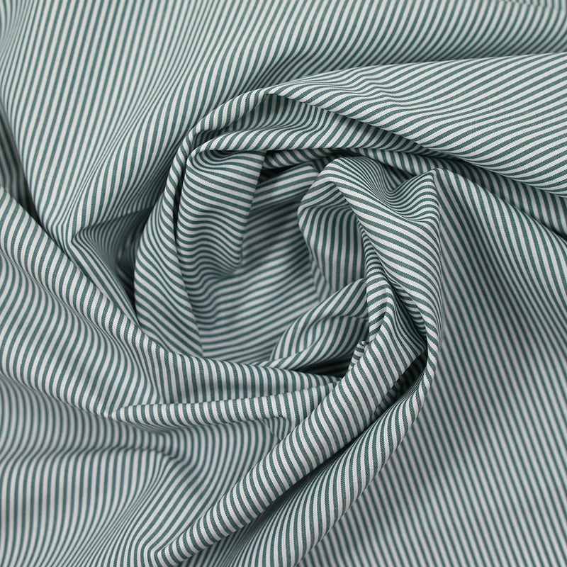 Coton tissé teint rayé vert bleuté fond blanc