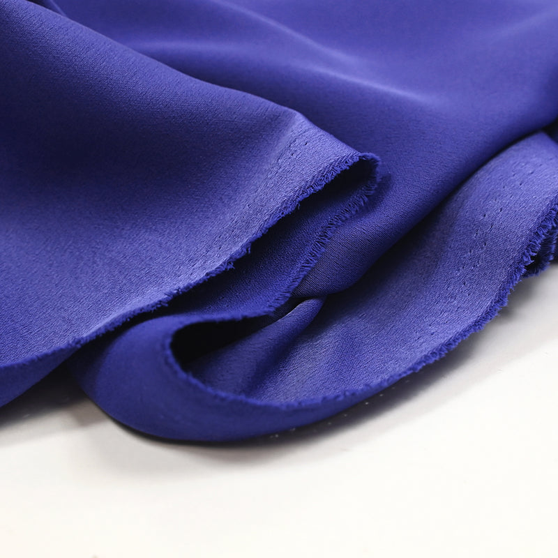 Crêpe satin polyester bleu lavande