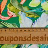 Satin polyester imprimé jardin botanique fond vert gazon