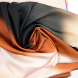 Crêpe satin polyester imprimé nuance brumeux marron et noir