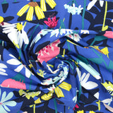 Coton imprimé dessin de fleurs fond bleu
