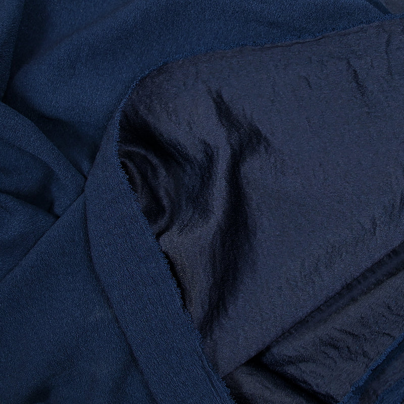 Crêpe towards satin polyester navy blue