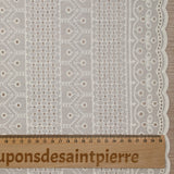 Broderie anglaise festonnée Carola fond blanc cassé