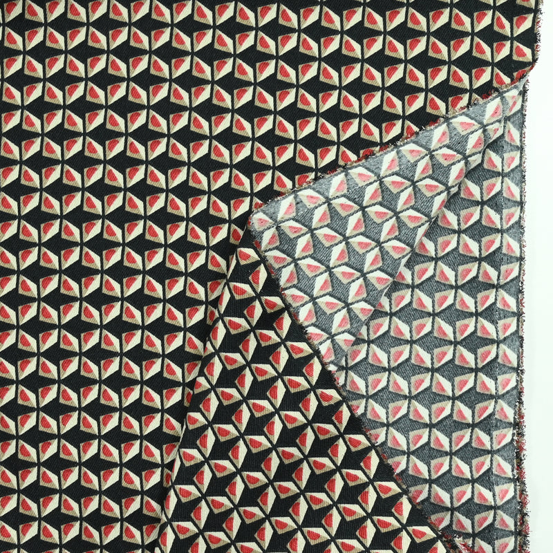 Polyester satin Sergé Louane Rouge Black background